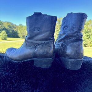 FRYE Ankle Anna Leather Bootie
